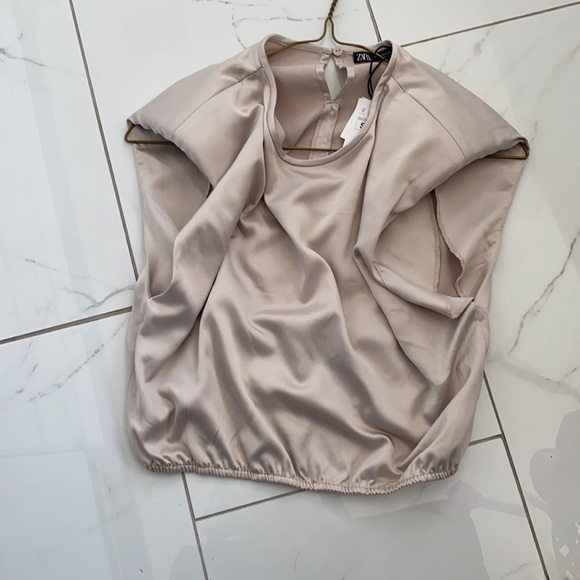 Zara shoulder pad satin top - Picture 3 of 3